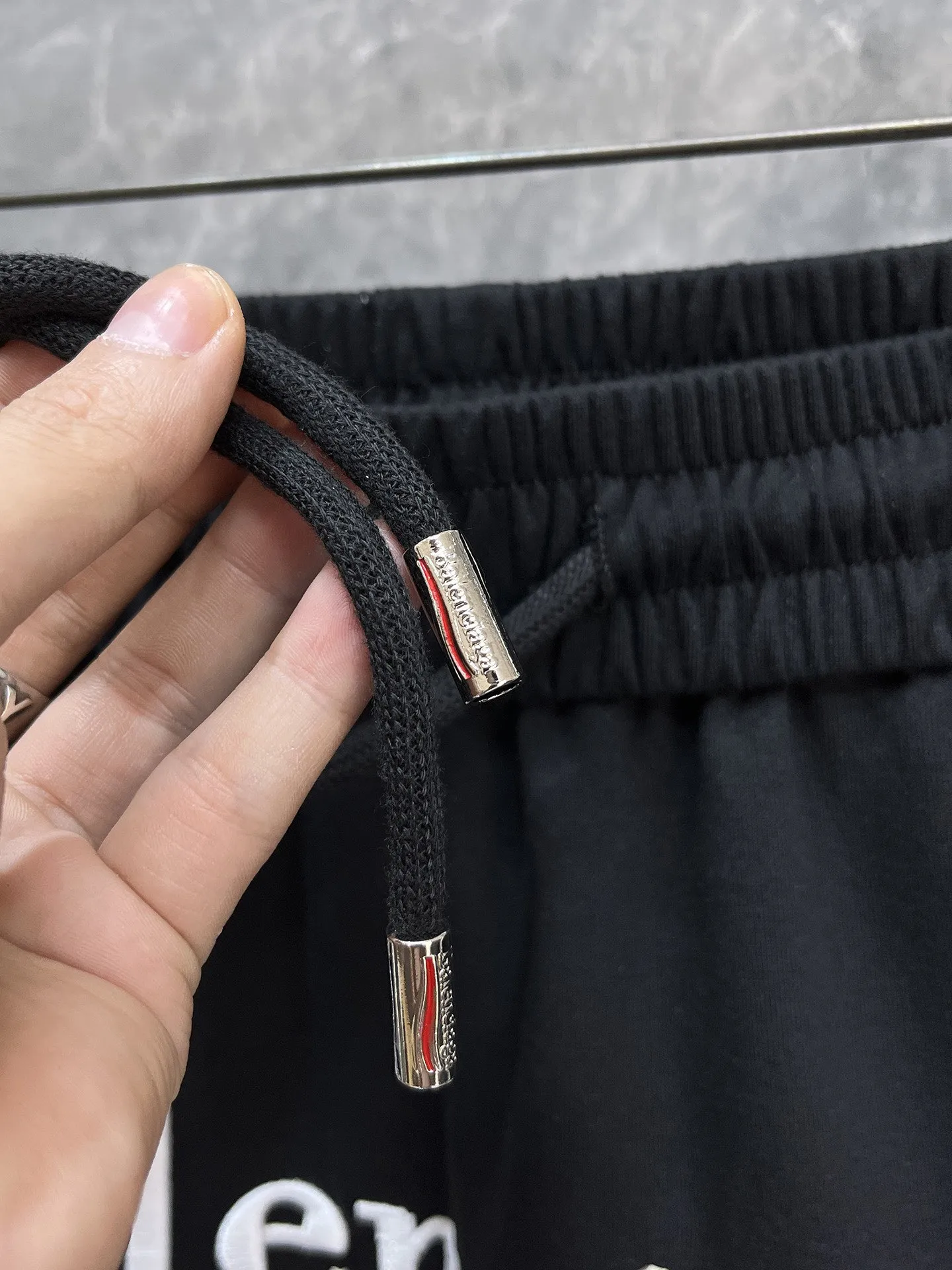 Balenciaga's three-standard complete 2026 summer New Arrival men's casual shorts, advanced custom-made Breathable fabric, Breathable fabric, extremely stretchy and comfortable, impeccable details, top-grade accessories, original logo design concept, delicate and soft feel! The upper body fit is awesome! Size: M-XXXL Please state your height and weight when ordering